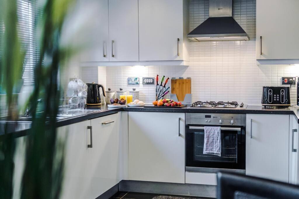 Stylish Townhouse Chester City Centre With Parking Extérieur photo