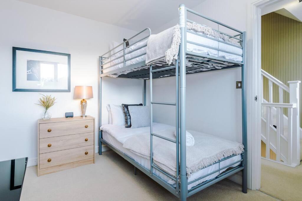 Stylish Townhouse Chester City Centre With Parking Extérieur photo