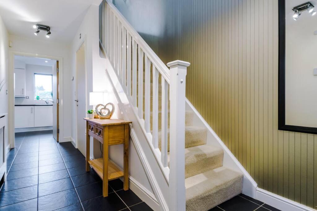 Stylish Townhouse Chester City Centre With Parking Extérieur photo
