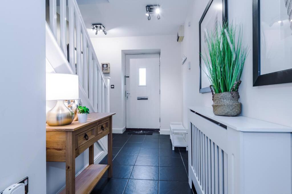 Stylish Townhouse Chester City Centre With Parking Extérieur photo