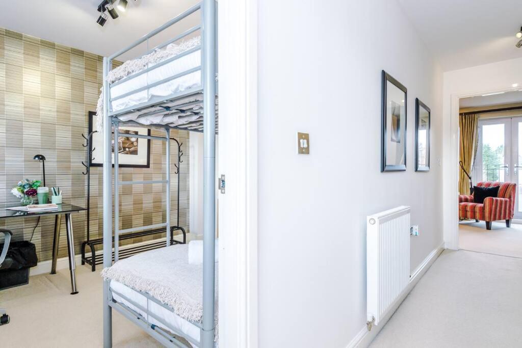 Stylish Townhouse Chester City Centre With Parking Extérieur photo