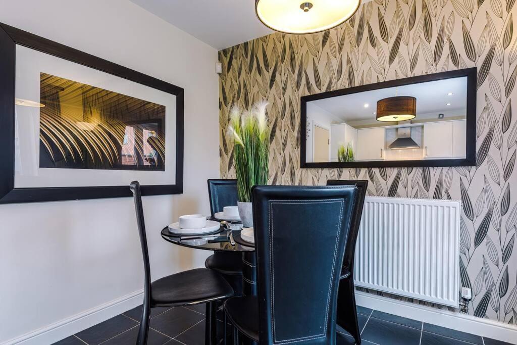 Stylish Townhouse Chester City Centre With Parking Extérieur photo