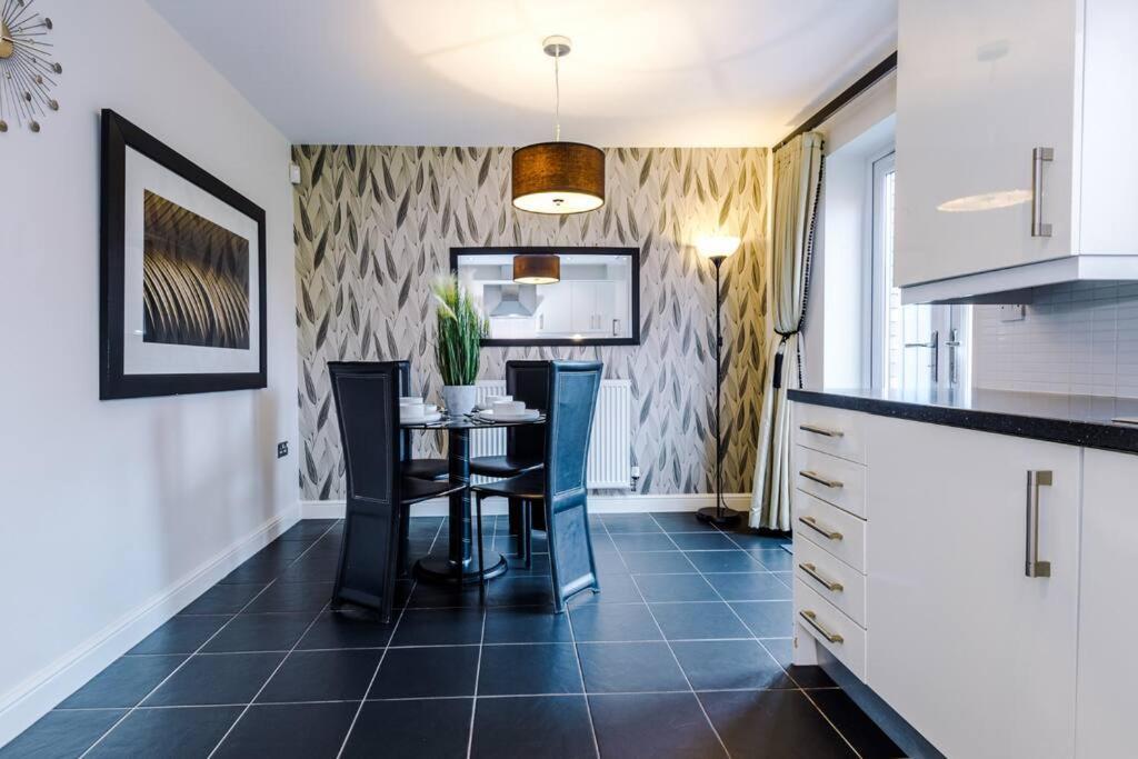 Stylish Townhouse Chester City Centre With Parking Extérieur photo